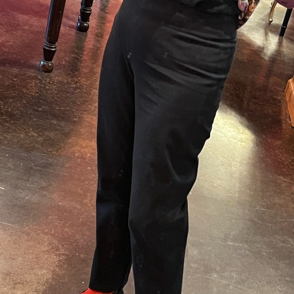 Brunello Cucinelli Black Cropped Pants with Slim Fit - Picture 7 of 7